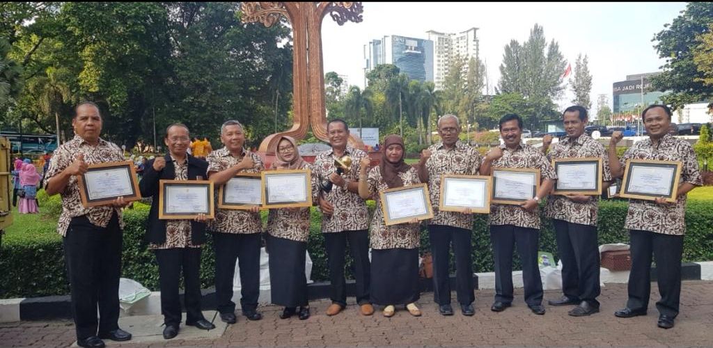 Meraih Penghargaan Sebagai Sekolah Adiwiyata  Tingkat Nasional