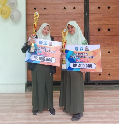 Siswi SMPN 1 Beji Juara Turnamen Badminton Tingkat Kabupaten di SMANESA